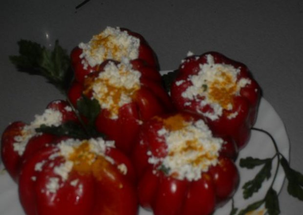 Fotografia przedstawiająca Papryczki  pomidorowe z serem Capresi