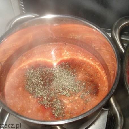 Krok 4 - Papryka czerwona faszerowana z sosem pomidorowym foto
