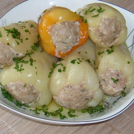 Krok 6 - PAPRYKA FASZEROWANA MIĘSEM I KUSKUSEM foto