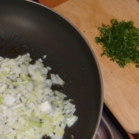 Krok 2 - PAPRYKA FASZEROWANA MIĘSEM I KUSKUSEM foto