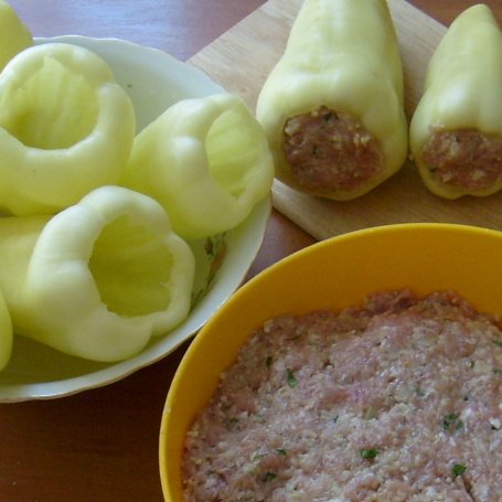 Krok 4 - PAPRYKA FASZEROWANA MIĘSEM I KUSKUSEM foto