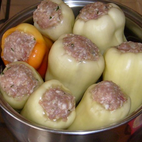 Krok 5 - PAPRYKA FASZEROWANA MIĘSEM I KUSKUSEM foto