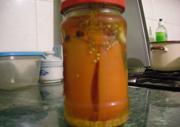 Fotografia przedstawiająca papryka konserwowa z kolendrą i czosnkiem