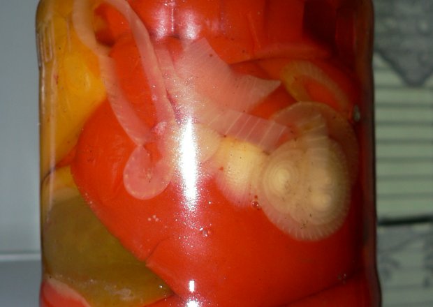 Fotografia przedstawiająca Papryka marynowna z cebulką