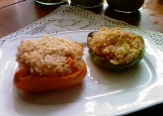 Fotografia przedstawiająca Papryka nadziewana ryżem z warzywami
