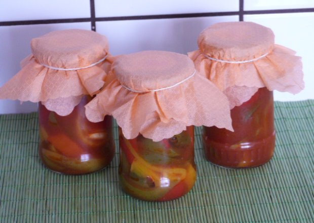 Fotografia przedstawiająca Papryka w soku pomidorowym