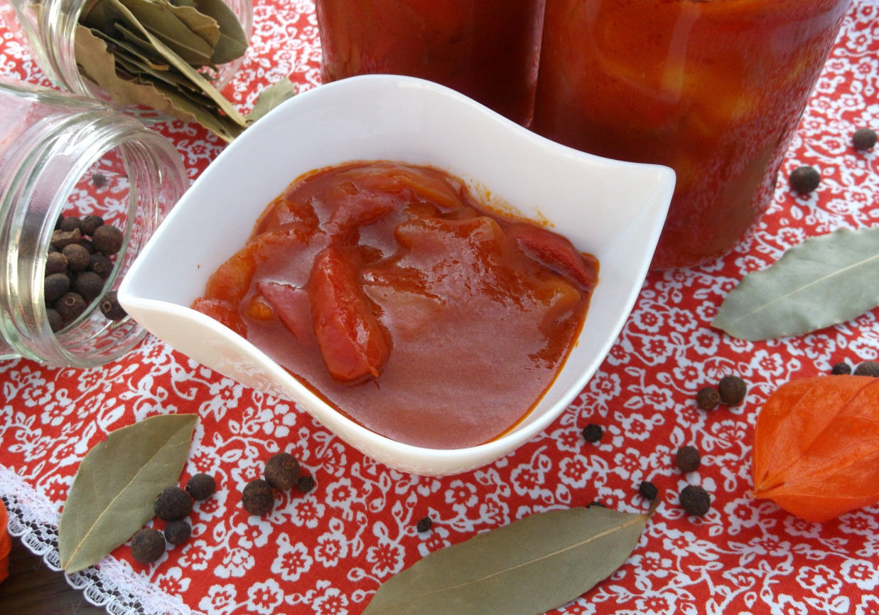 Papryka w sosie pomidorowym. foto