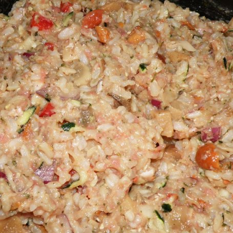 Krok 3 - Papryka z ryżem, indykiem, grzybami i jarzynami foto