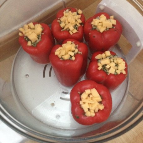 Krok 4 - Papryki faszerowane indykiem i szpinakiem foto