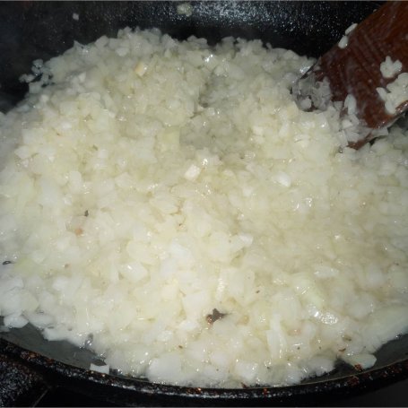 Krok 3 - Papryki nadziewane ryżem i mięsem mielonym foto