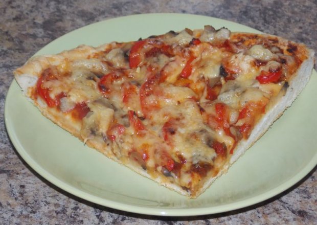 Fotografia przedstawiająca Paprykowa pizza