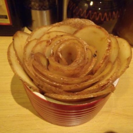 Krok 3 - Paprykowa róża z ziemniaków foto
