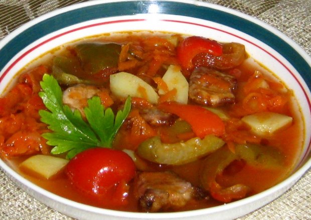 Fotografia przedstawiająca Paprykowa zupa