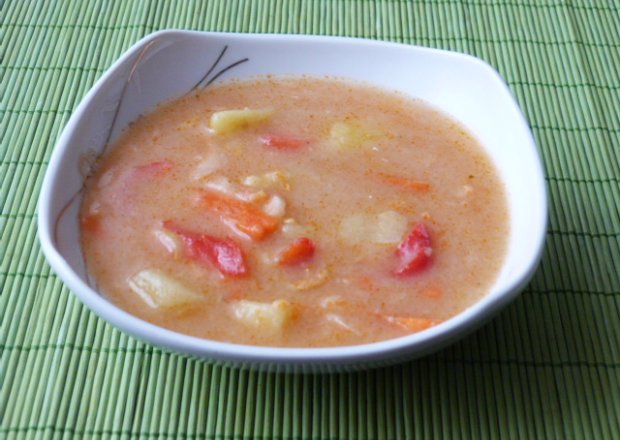 Fotografia przedstawiająca Paprykowa zupa
