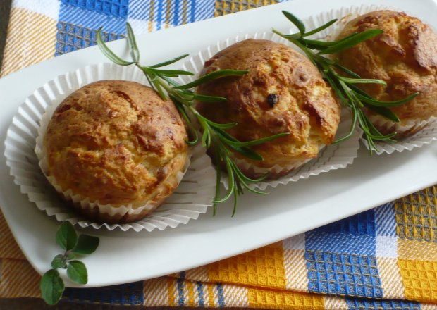 Fotografia przedstawiająca Paprykowe muffinki