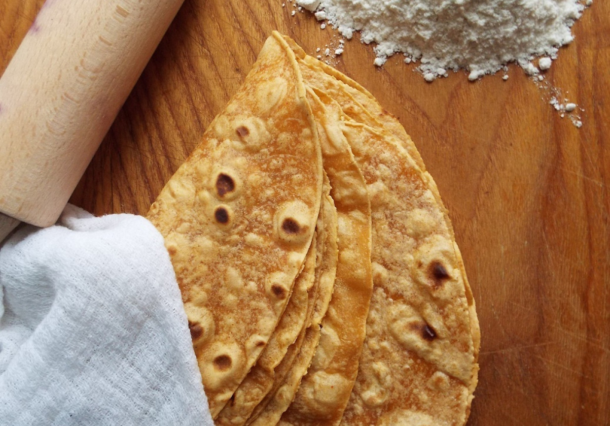 Paprykowe placki tortilla foto