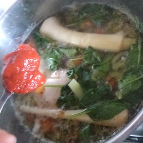Krok 5 - Paprykowo-selerowa zupa -zaserwowana z cebulką zieloną :) foto