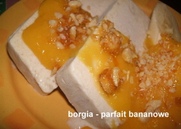Fotografia przedstawiająca Parfait bananowe z mango