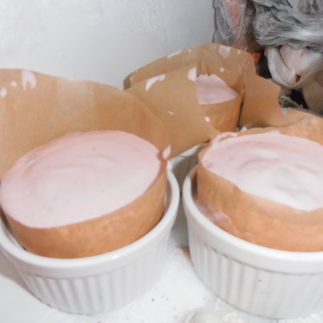 Krok 4 - Parfait jogurtowe z malinami foto