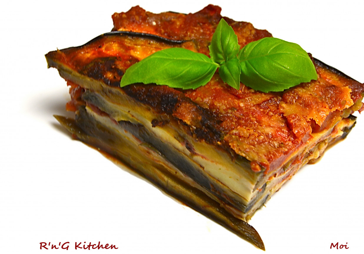 Parmigiana - włoska zapiekanka z bakłażana foto