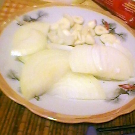 Krok 1 - parowane ziemniaki z czosnkiem i cebulą foto