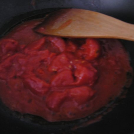 Krok 1 - Parówka z fasolą w pomidorach foto
