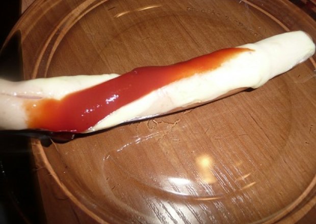 Fotografia przedstawiająca parówka zapiekana serem