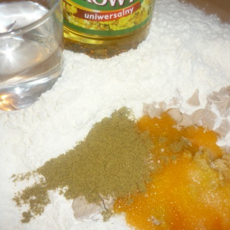 Krok 1 - Parówki w cieście pizzowym foto