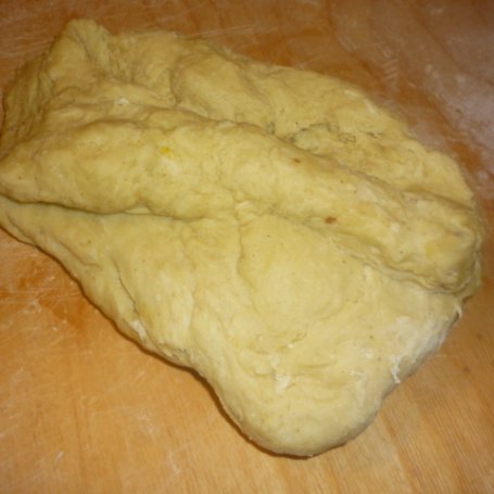 Krok 2 - Parówki w cieście pizzowym foto