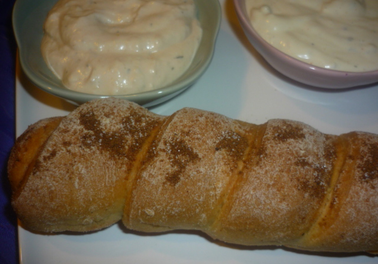 Parówki w cieście pizzowym foto