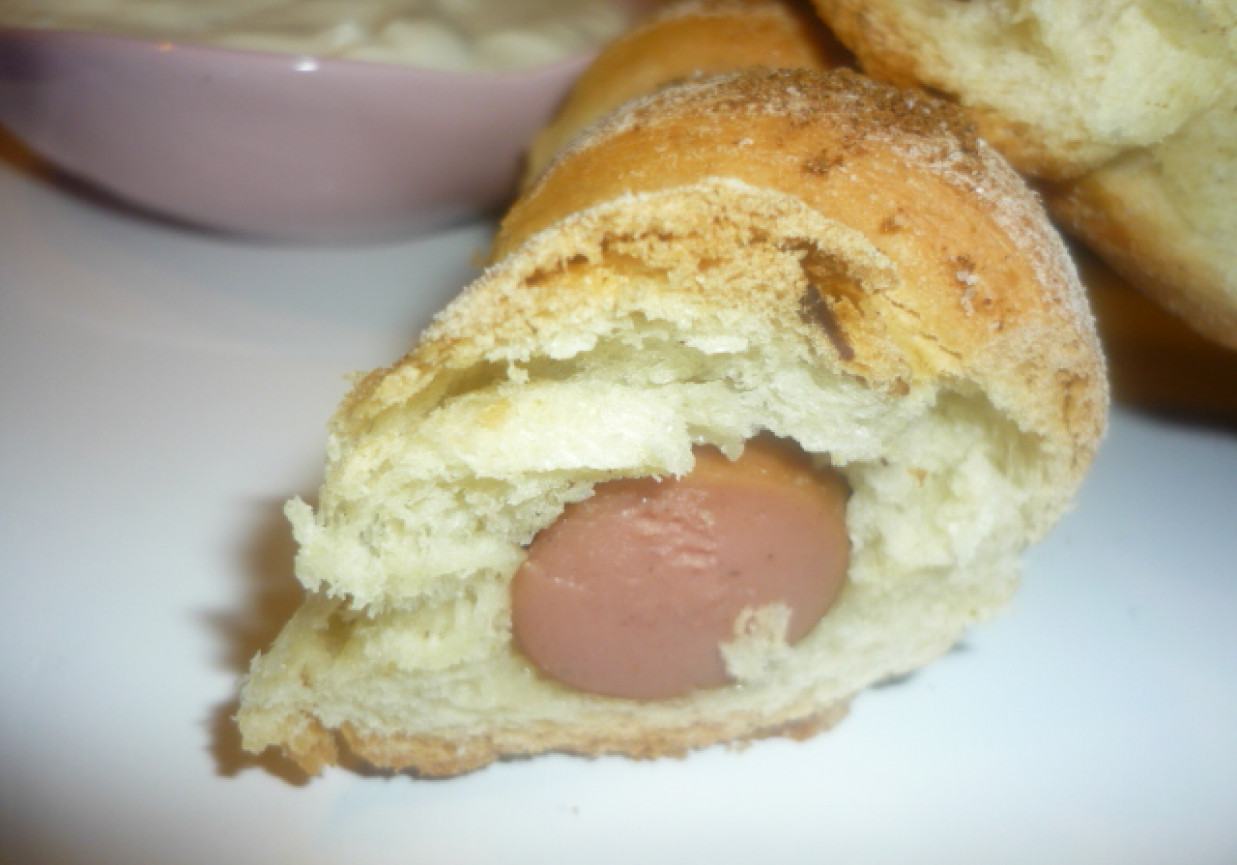 Parówki w cieście pizzowym foto