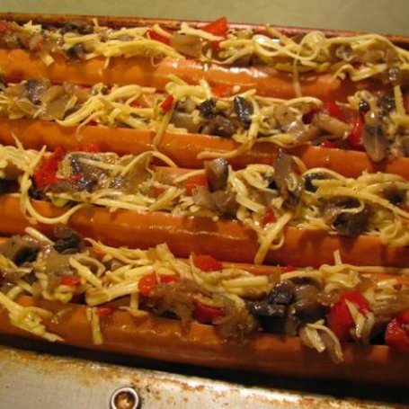 Krok 3 - Parówki nadziewana pieczarkami, papryką i żółtym serem foto