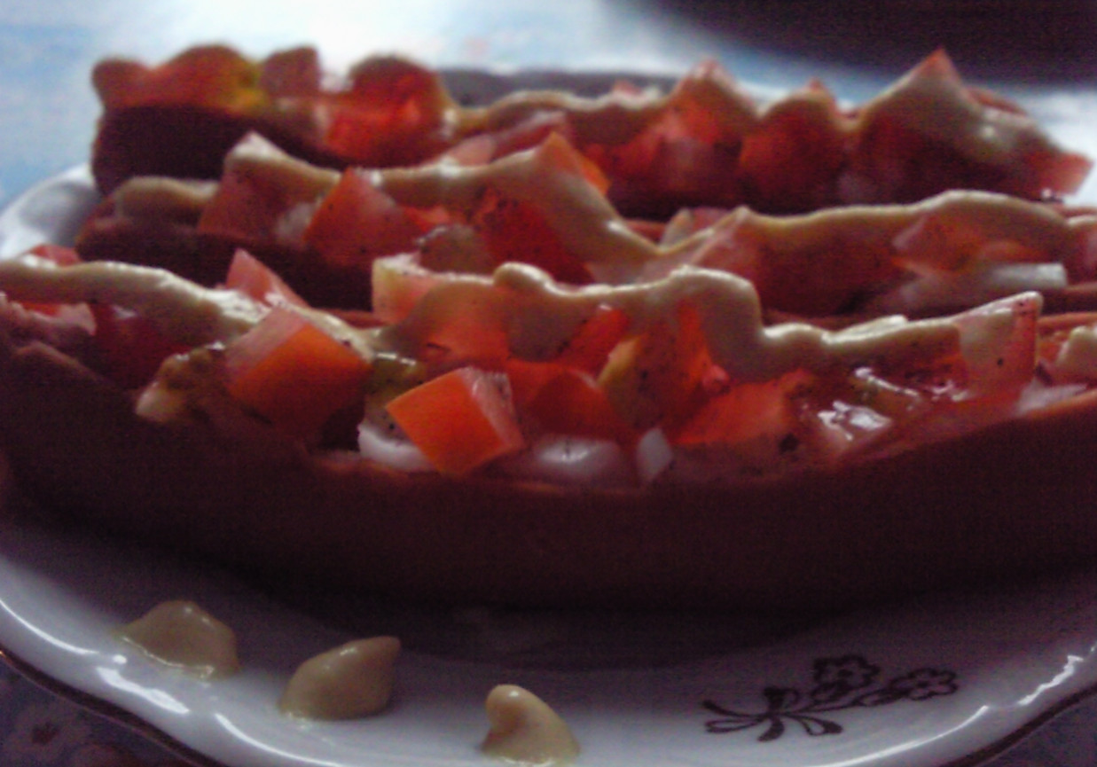 Parówki nadziewane pomidorem, cebulą oraz oscypkiem foto