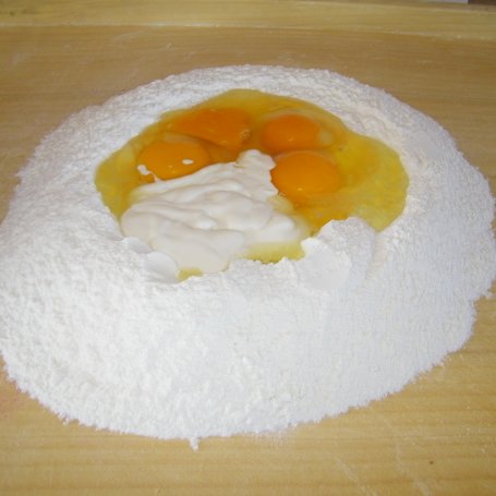 Krok 1 - Parówki w cieście krucho-drożdżowym foto