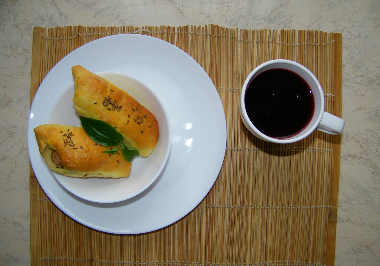 Parówki w cieście krucho-drożdżowym foto