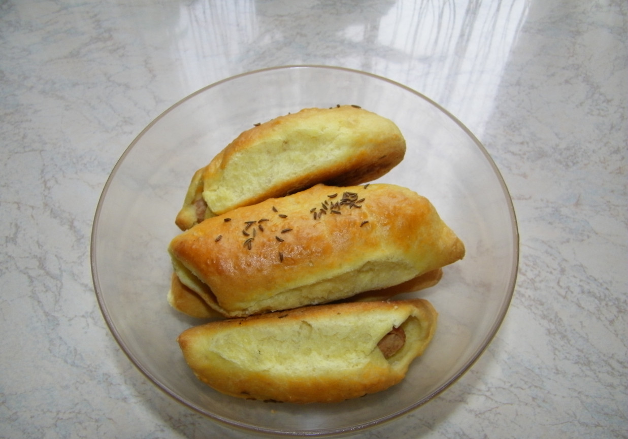 Parówki w cieście krucho-drożdżowym foto