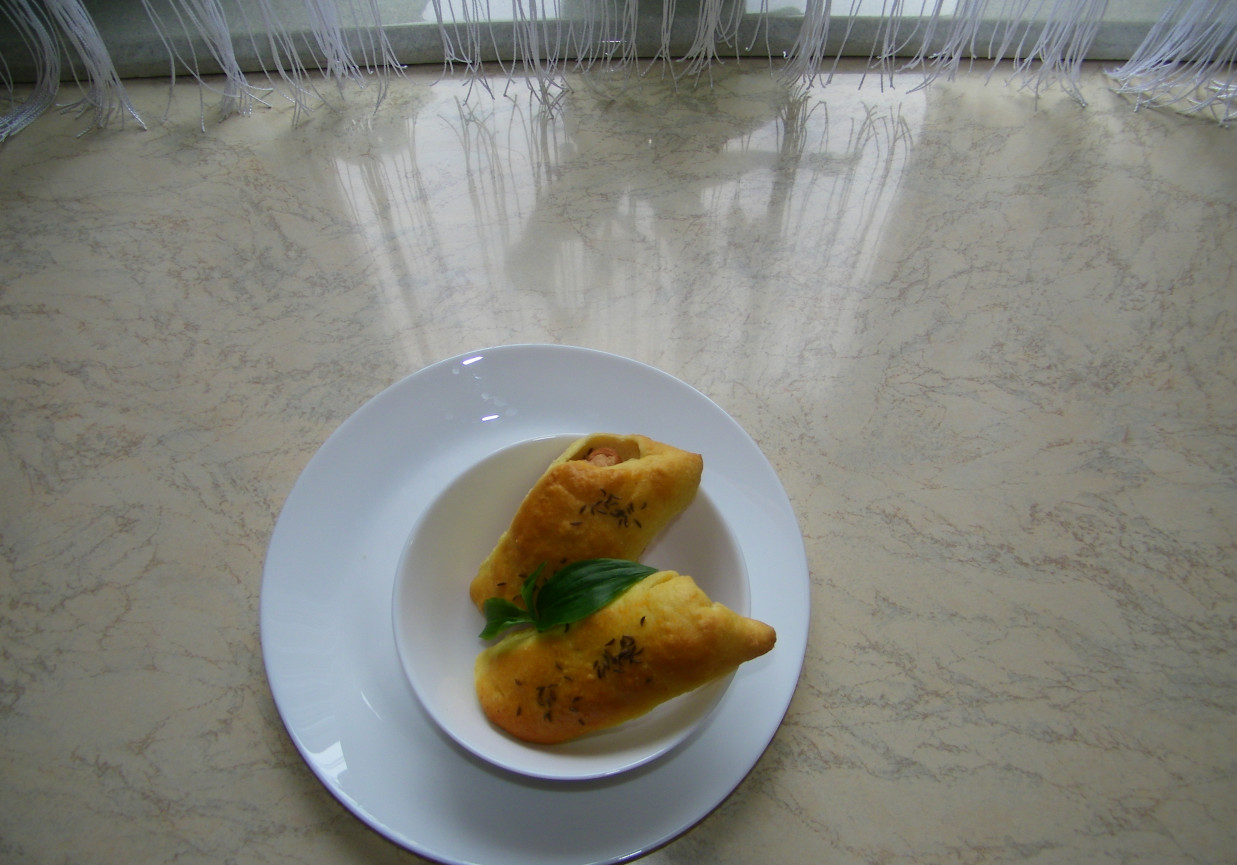 Parówki w cieście krucho-drożdżowym foto