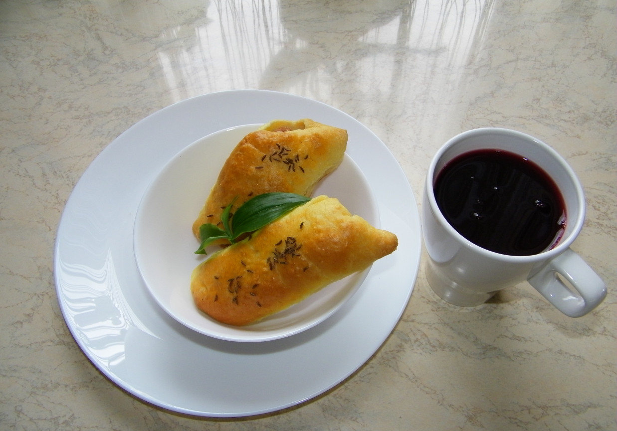 Parówki w cieście krucho-drożdżowym foto