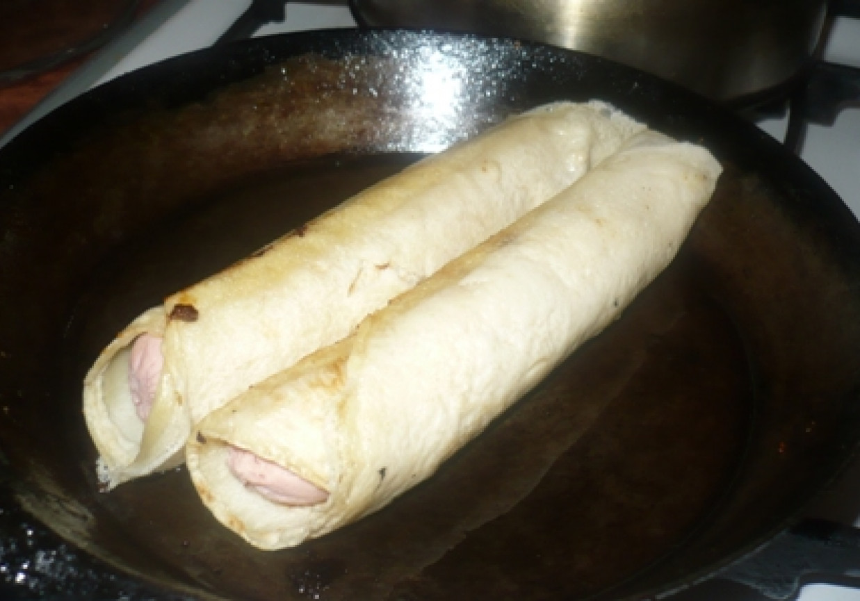 Parówki w cieście naleśnikowym foto