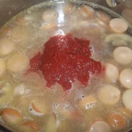 Krok 3 - Parówki z pieczarkami w sosie pomidorowym foto