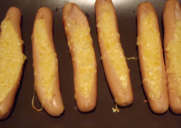 Fotografia przedstawiająca parówki z serem