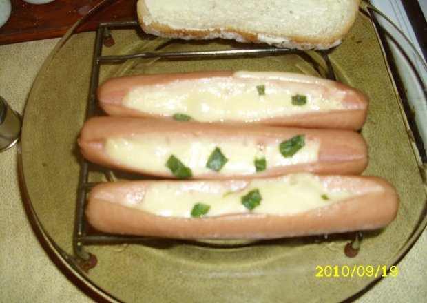 Fotografia przedstawiająca Parówki zapiekane z serem
