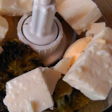 Krok 3 - Pasta brokułowa z serem bałkańskim i rukolą foto