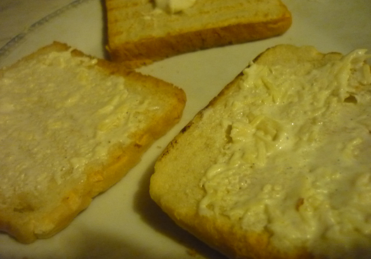 Pasta czosnkowo-serowa do kanapek foto