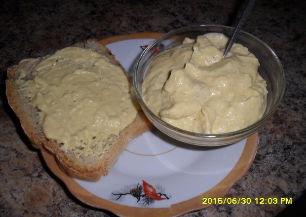 Fotografia przedstawiająca Pasta do chleba z fasolki i jajek