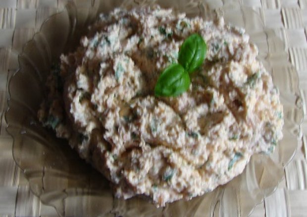 Fotografia przedstawiająca Pasta do chleba z tuńczyka
