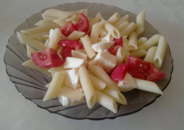 Fotografia przedstawiająca PASTA FREDDA-makaron z pomidorami