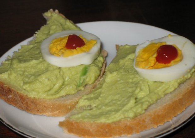 Fotografia przedstawiająca Pasta jajeczna z avocado