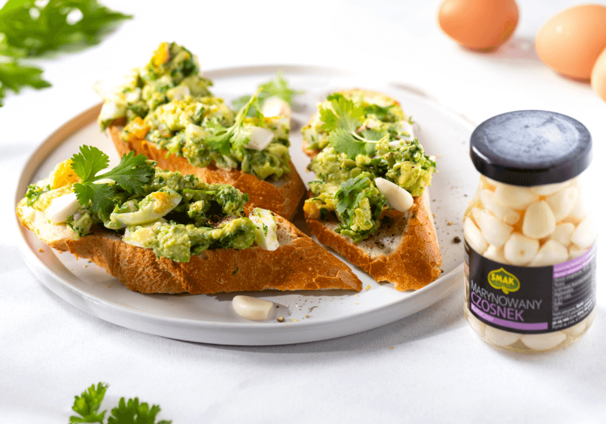 Pasta jajeczna z awokado i czosnkiem marynowanym DoradcaSmaku.pl