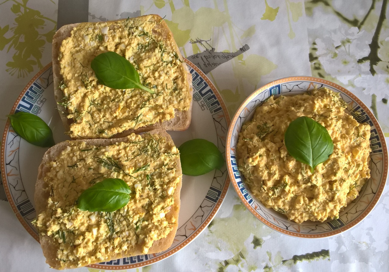 Pasta jajeczna z koperkiem i curry DoradcaSmaku.pl